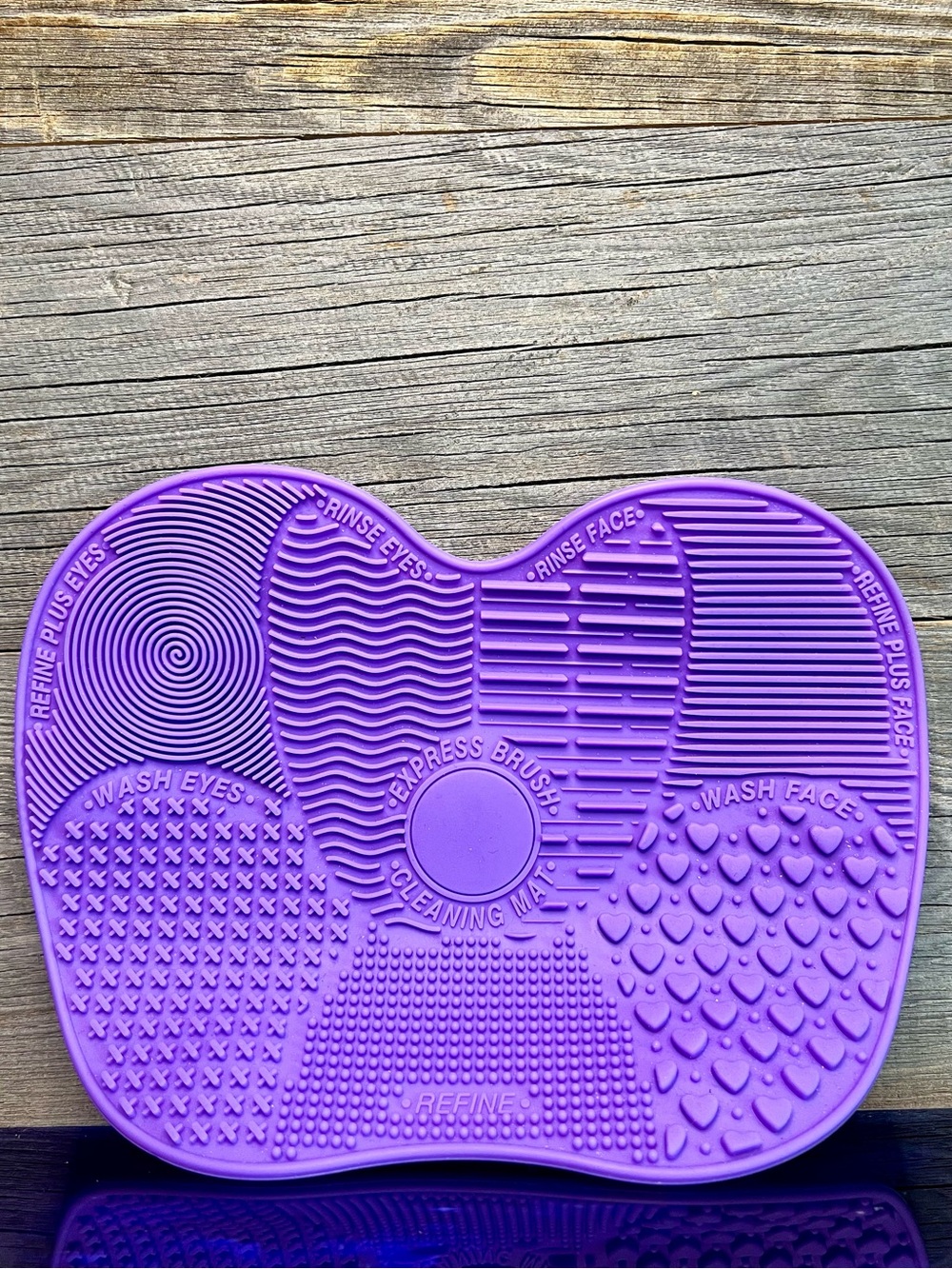 FREE w/Purchase*✨ Silicone Make-up Brush Cleaning Pad, or Purchase for $10